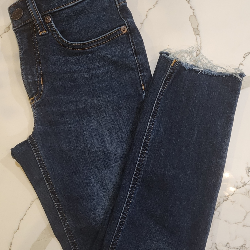 Lauren Conrad Frayed Hem Women's  Cropped Stretch Blue Jeans Size 2 - Super Cute